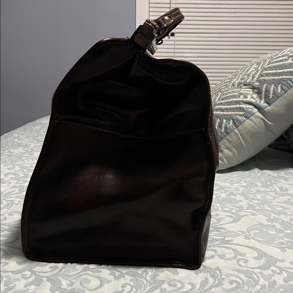 Exquisite Leather Weekend/Overnight bag. - Picture 2 of 10